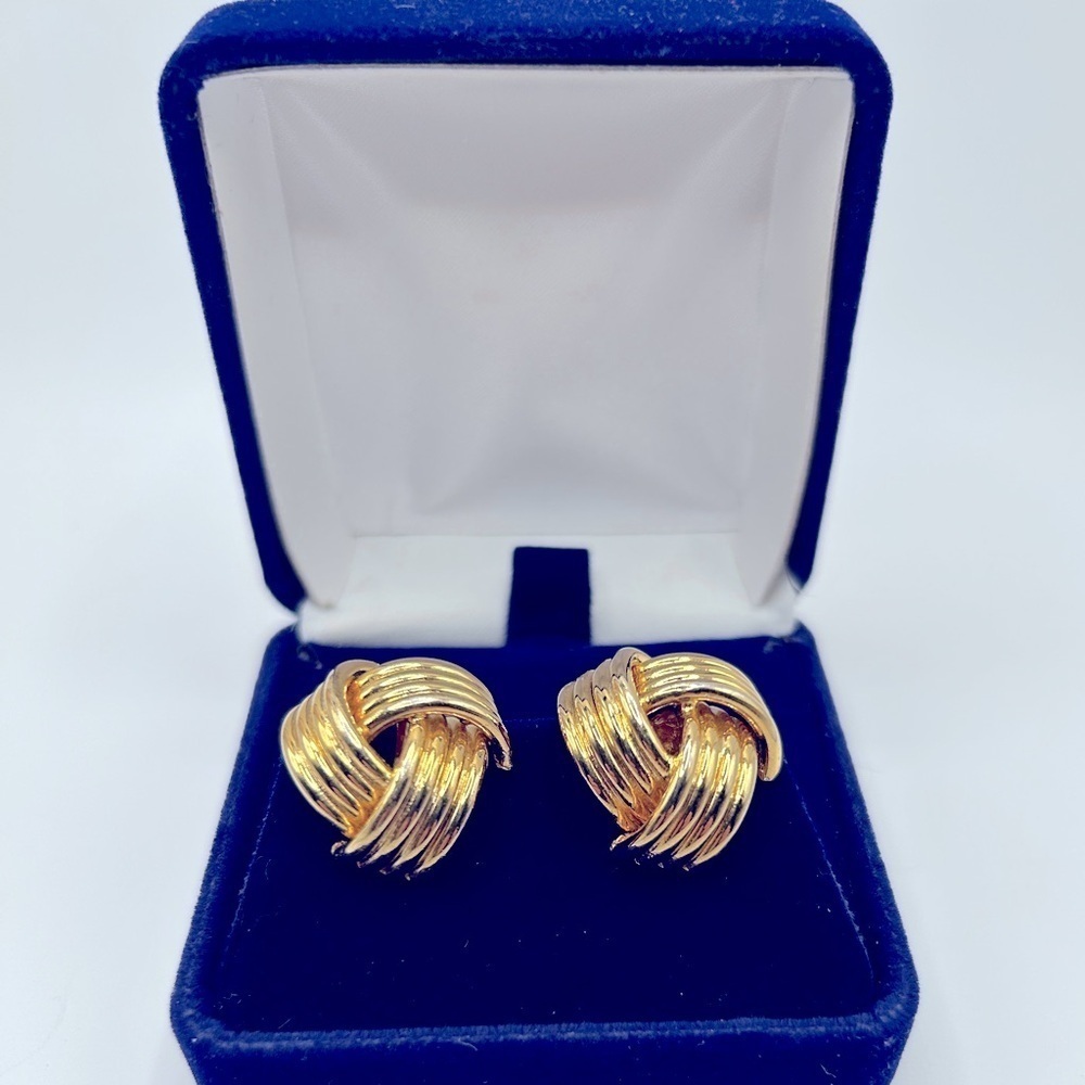 Sophisticated Gold Knot Earrings​​​​​​